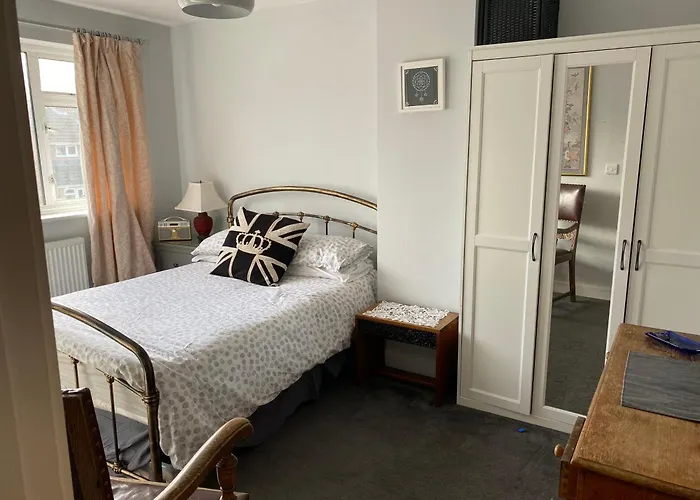 Private Room In A House In The Cotswolds